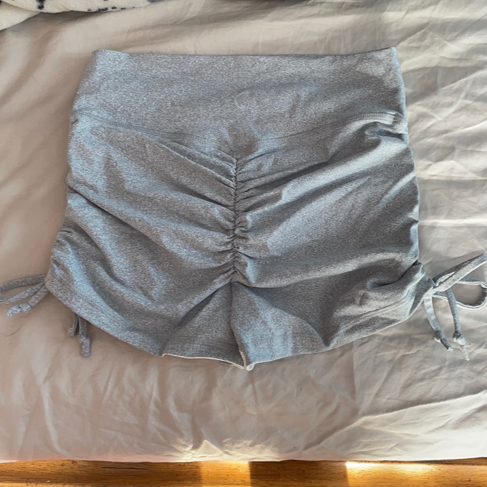 Zyia scrunch shorts medium